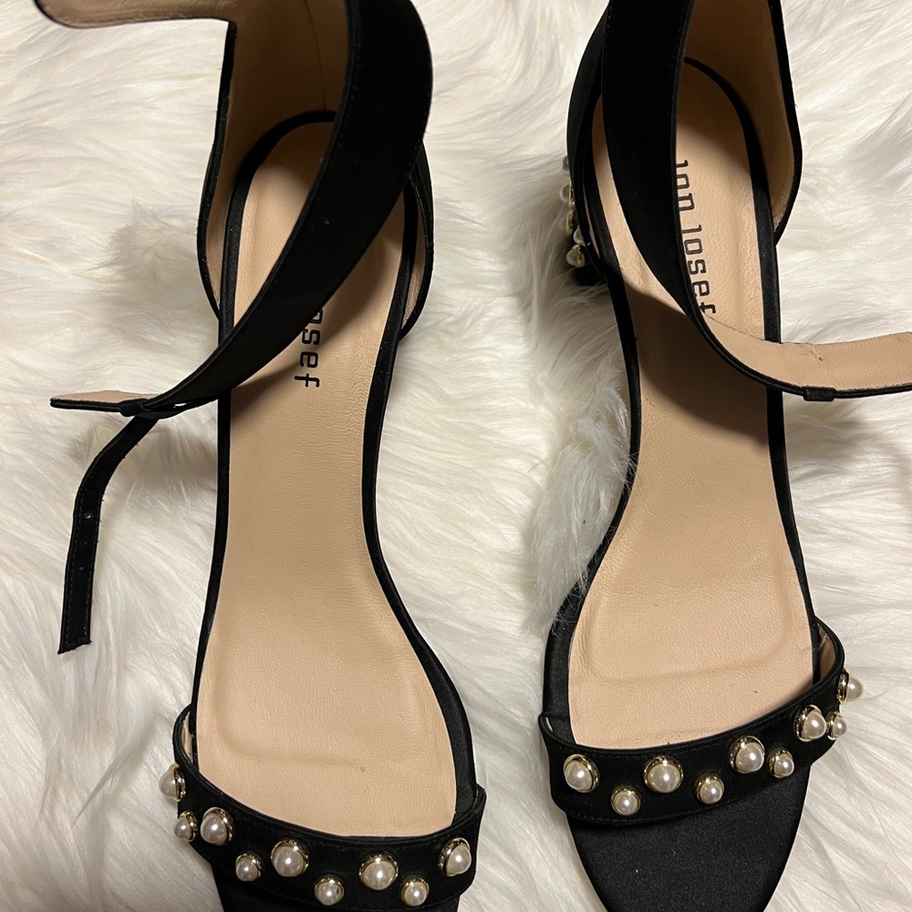 New Jon Josef sandals with beautiful pearls